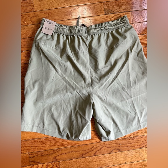 New!!! Nike Dri-Fit Shorts - Picture 3 of 4